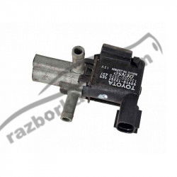 Вакуумный клапан Toyota Corolla E12 (2000-2007) 9091012257 / 1362002570 / 90910-12257 / 136200-2570 фото
