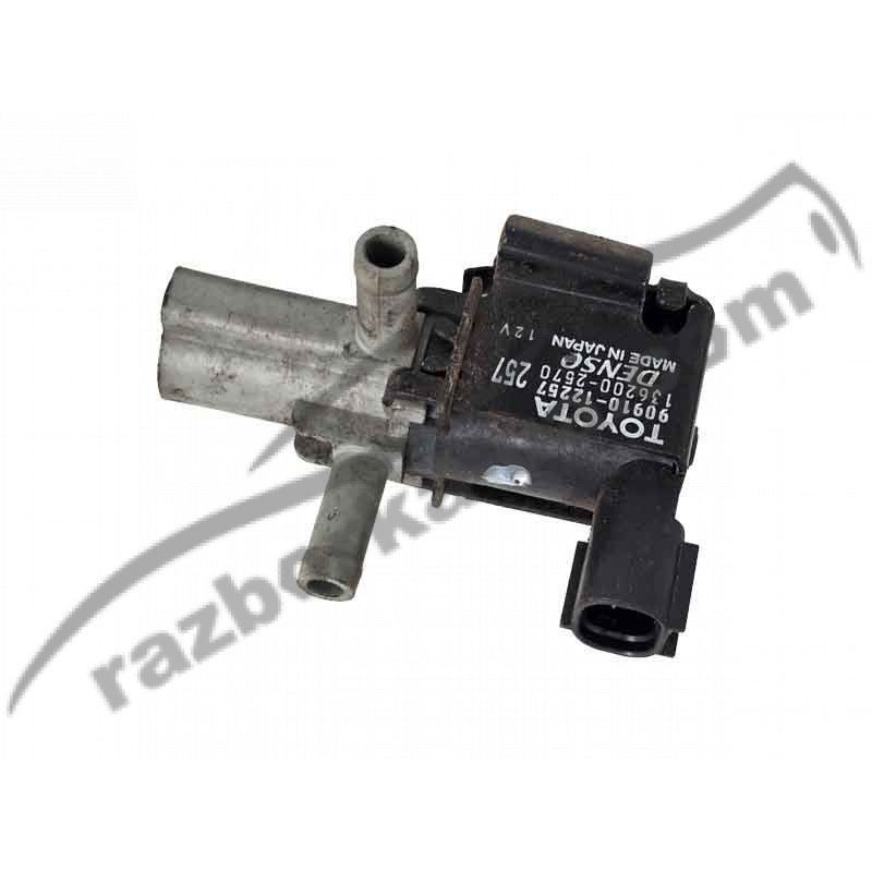 Вакуумный клапан Toyota Corolla E12 (2000-2007) 9091012257 / 1362002570 / 90910-12257 / 136200-2570 фото