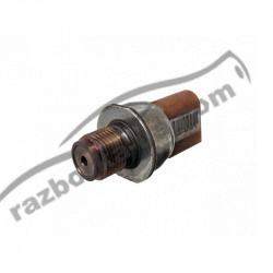 Датчик давления топлива VW Passat B6 2.0 TDI / CBD (2006-2009) 03L906051 / 03L 906 051 фото