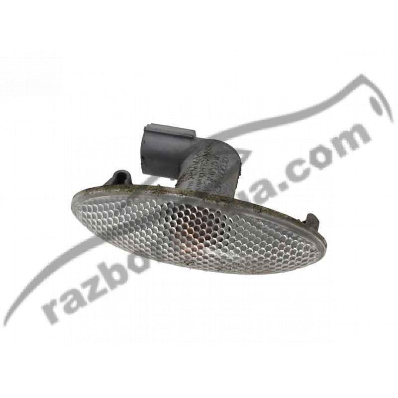Повторювач покажчика повороту у крило Toyota Yaris 2 (2005-2011) 817300D030 / 81730-0D030 фото