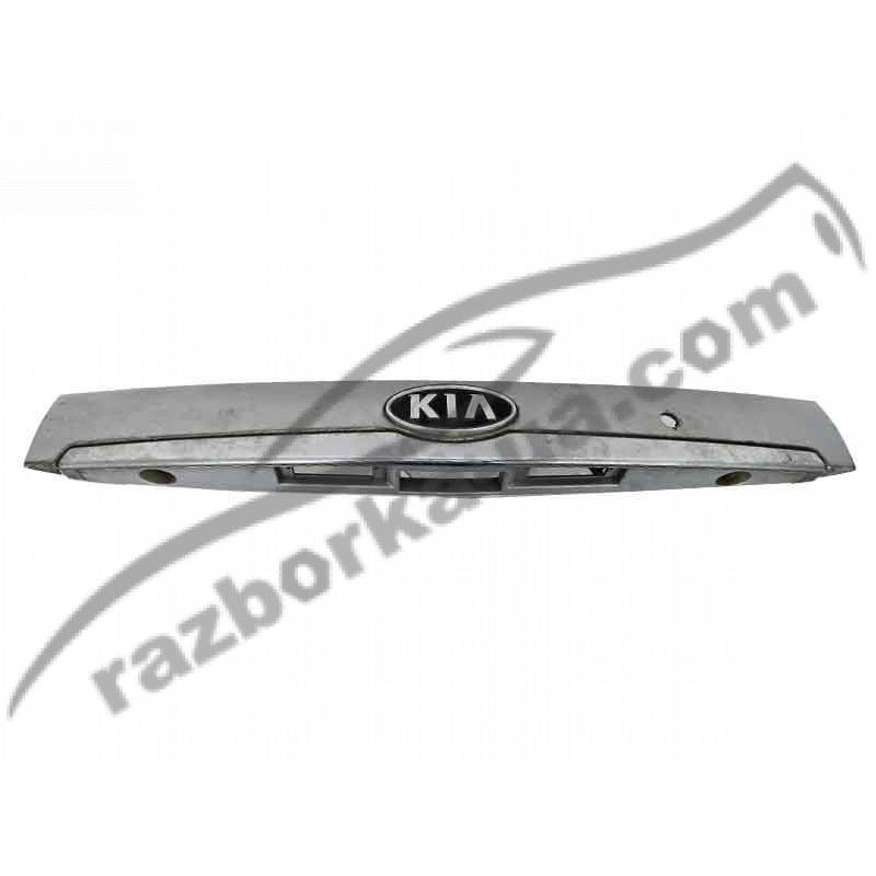 Накладка кришки багажника Kia Carnival (2006-2014) фото