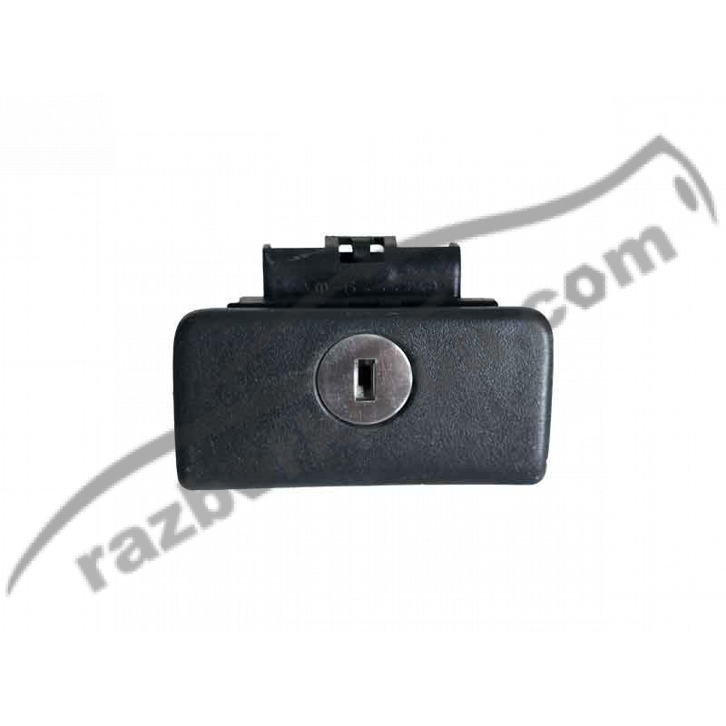 Ручка замка бардачка Toyota Corolla E12 (2000-2007) фото