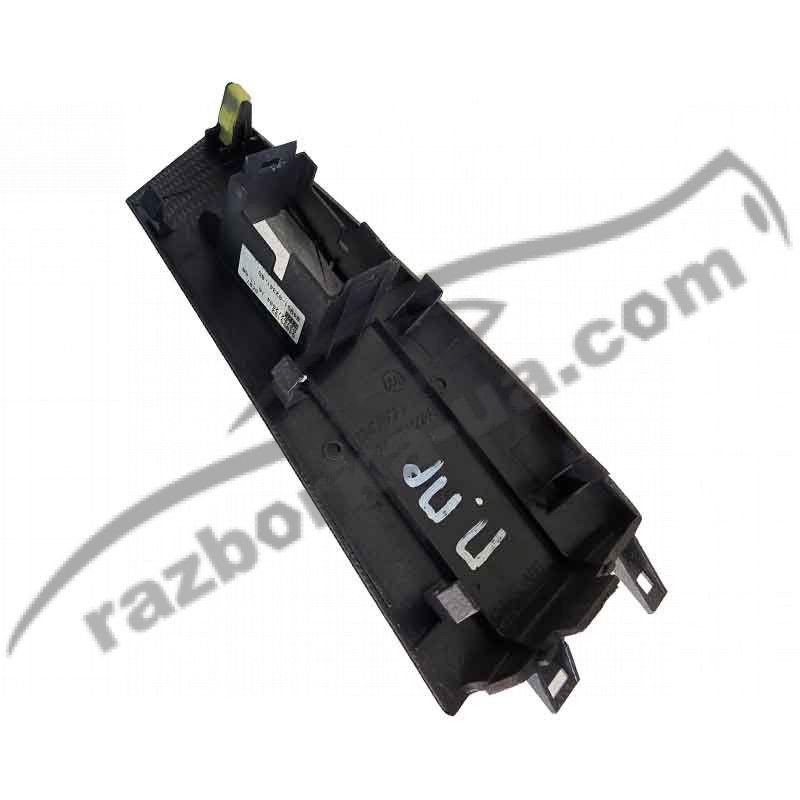 Накладка кнопки стеклоподъемника Toyota Corolla E12 (2001-2006) 54035102 / 8480102341B0 / 7423102280 фото