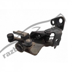 Ролик зсувних дверей середній Mazda 5 (1999-2005) C235732C0D / C235-73-2C0D фото