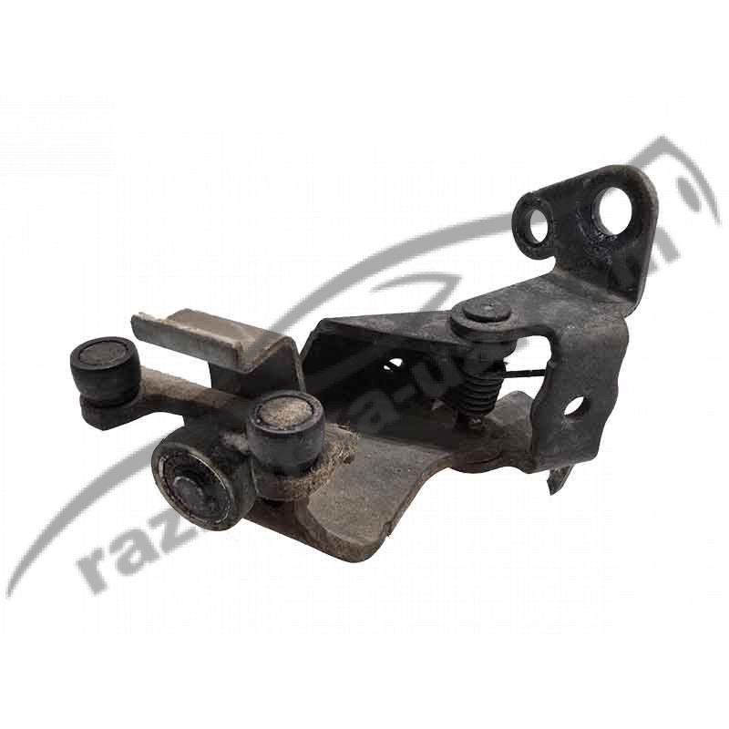 Ролик зсувних дверей середній Mazda 5 (1999-2005) C235732C0D / C235-73-2C0D фото