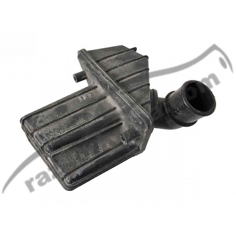 Кришка корпусу повітряного фільтра нижня Mazda 5 2.0 / LF (2000-2004) фото